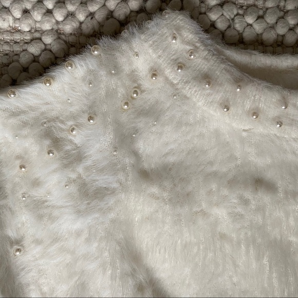 ZARA // Fuzzy Pearl Sweater - Picture 8 of 8